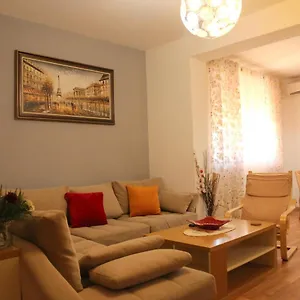 https://ennio-apartment-near-the-lake.albaniahotels.org